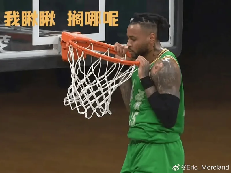 开云-扣篮后做引体向上吃T!莫兰德晒照:对不起,我有时候忍不住